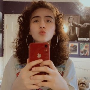 Meet your Posher, Elise